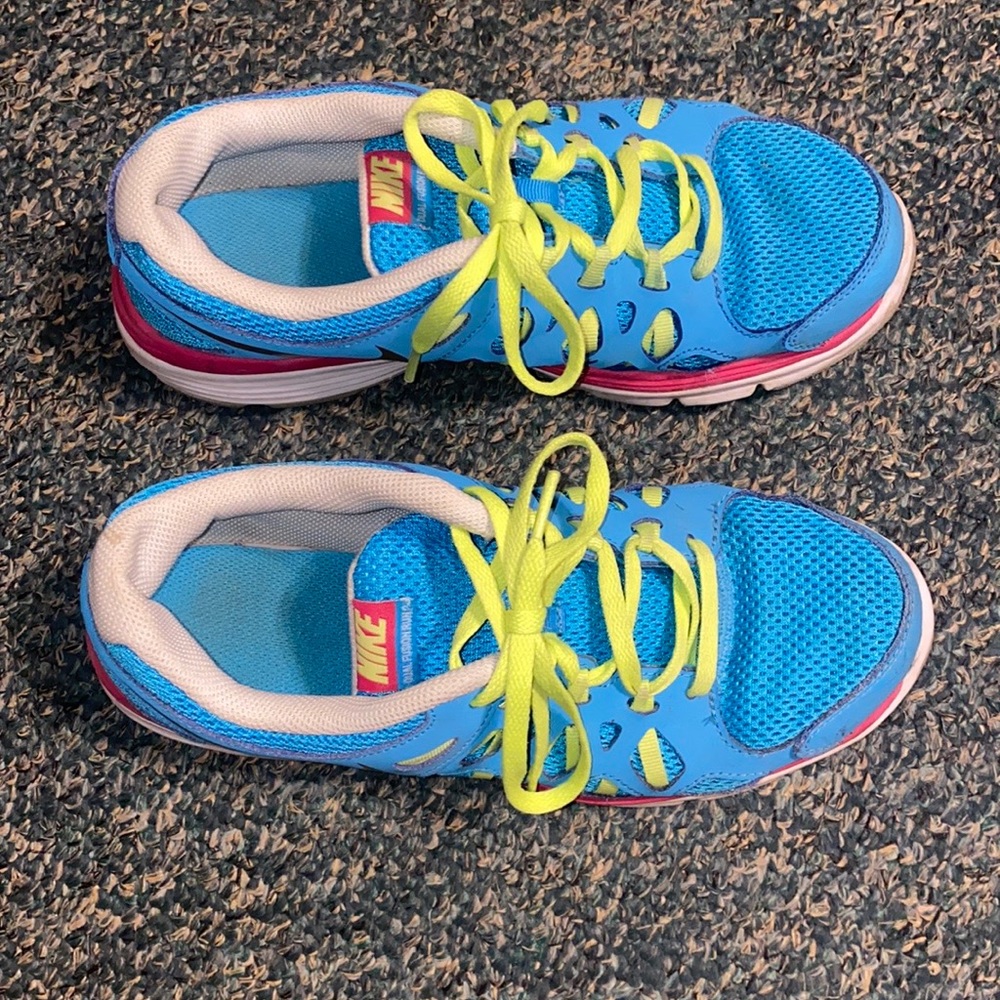 Nike tennis shoes, kids youth